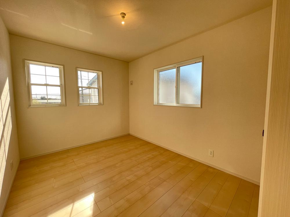 佐野市中町　新築戸建3の洋室