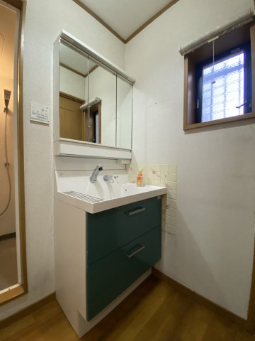 鳴尾町2丁目　中古戸建の独立洗面台