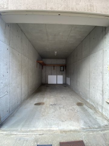 鳴尾町2丁目　中古戸建の駐車場