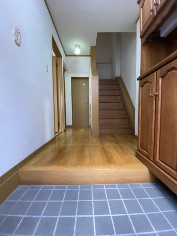 鳴尾町2丁目　中古戸建の玄関