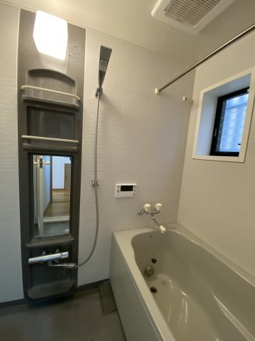 鳴尾町2丁目　中古戸建の浴室