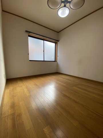 鳴尾町2丁目　中古戸建の洋室