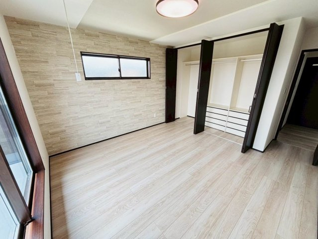 戸建　安八郡安八町南今ケ渕第２　全7区画分譲の寝室|棚付きのクローゼットは収納方法自由自在。家族の成長に合わせた収納が可能です。