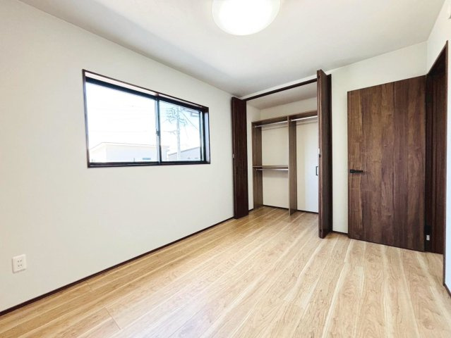 戸建　安八郡安八町南今ケ渕第２　全7区画分譲の寝室|奥行のあるウォークインクローゼットは収納方法自由自在。家族の成長に合わせた収納が可能です。
