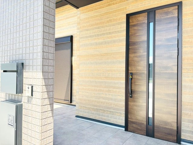 戸建　安八郡安八町南今ケ渕第２　全7区画分譲の玄関|玄関ドアの取っ手ハンドル部分にセンサーがついており、カード・シールタイプのキーで開け閉めができます