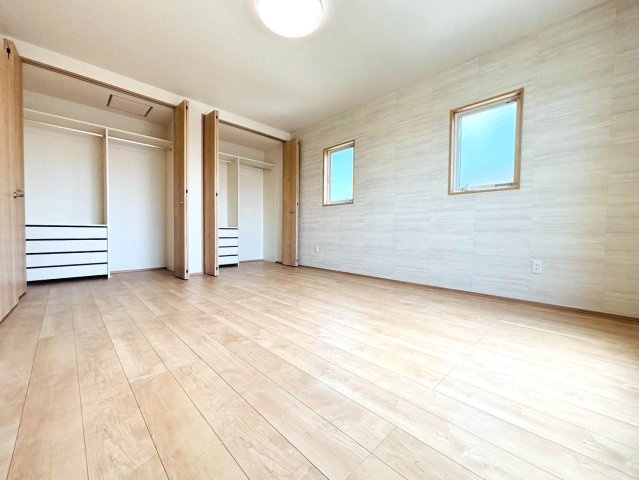 新築戸建　安八郡安八町南今ケ渕第２　全7区画分譲の寝室|奥行のあるウォークインクローゼットは収納方法自由自在。家族の成長に合わせた収納が可能です。