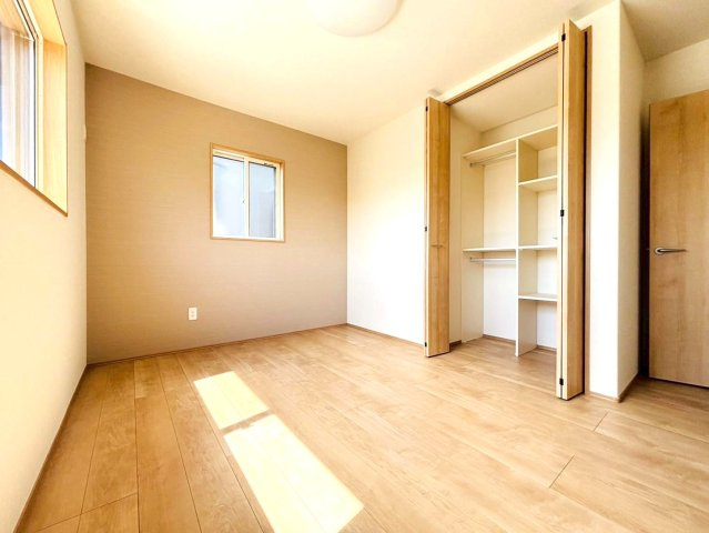 新築戸建　安八郡安八町南今ケ渕第２　全7区画分譲の洋室|奥行のあるウォークインクローゼットは収納方法自由自在。家族の成長に合わせた収納が可能です。