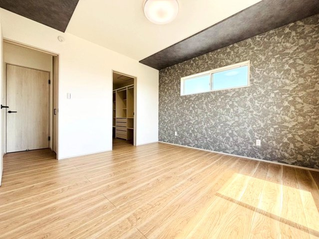新築戸建　安八郡安八町南今ケ渕第２　全7区画分譲の寝室|奥行のあるウォークインクローゼットは収納方法自由自在。家族の成長に合わせた収納が可能です。