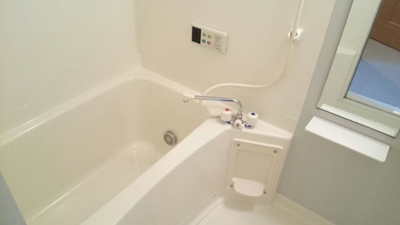 【浴室】 | シャン・ド・フルールⅡ | コンパクトで使いやすいお風呂です