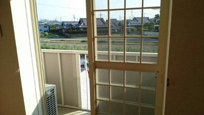 【バルコニー】 | シャン・ド・フルールⅡ | お洗濯にも便利なバルコニー付き