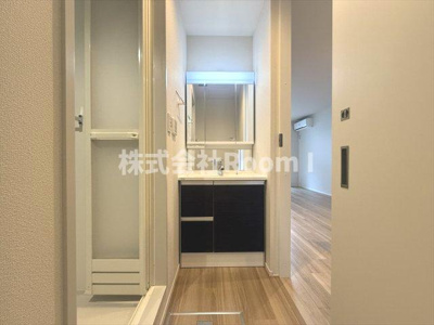【洗面所】 | HEBEL MAISON OSAKA PORT・旭化成ヘーベルメゾンHEBEL HAUS | 脱衣スペースもあります