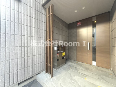 【エントランス】 | HEBEL MAISON OSAKA PORT・旭化成ヘーベルメゾンHEBEL HAUS | 清潔なエントランスです宅配BOXです