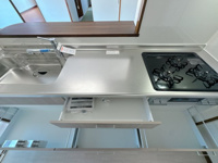 【キッチン】 | ユーハイム南福岡☆仲介手数料無料☆ | 冷蔵庫を置いても、まだまだ十分な作業スペース。ご家族で並んで料理も楽しいものです。