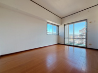 【洋室】 | ユーハイム南福岡☆仲介手数料無料☆ | たとえ。小さかろうとやっぱり窓のある・なしは大きく違うもの。あるんです。窓。差し込む光はちゃんと朝を教えてくれるみたいです。