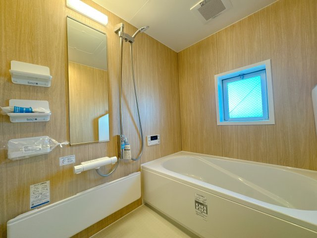 【浴室】 | ユーハイム南福岡☆仲介手数料無料☆ | お風呂にも窓完備、無いより有る方が断然にいいですね！なぜなら、明るく、開放的で、何よりカビが発生しづらいです。