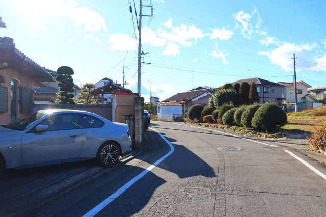 前橋市山王町2丁目12-8の前面道路含む現地写真