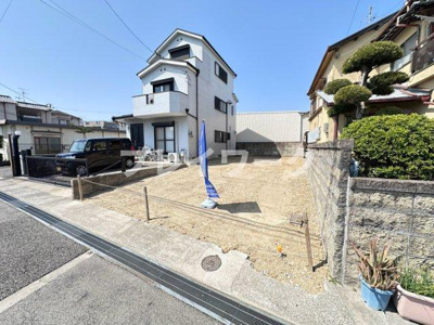 【前面道路含む現地写真】 | 取石小・土地34.3坪・南向き・建築条件なし・更地渡し・高石市取石6丁目 | 前面道路含む現地写真です