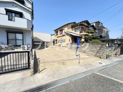 【前面道路含む現地写真】 | 取石小・土地34.3坪・南向き・建築条件なし・更地渡し・高石市取石6丁目 | 前面道路含む現地写真です