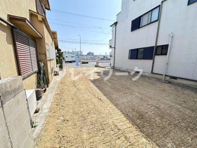 【前面道路含む現地写真】 | 取石小・土地34.3坪・南向き・建築条件なし・更地渡し・高石市取石6丁目 | 前面道路含む現地写真です