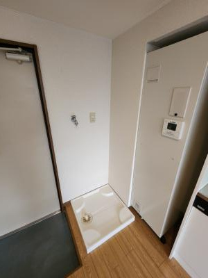エステート三条ビルの設備|室内洗濯機置き場