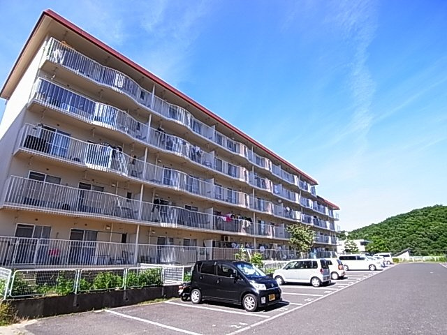 神戸市北区甲栄台１丁目の賃貸マンションの外観