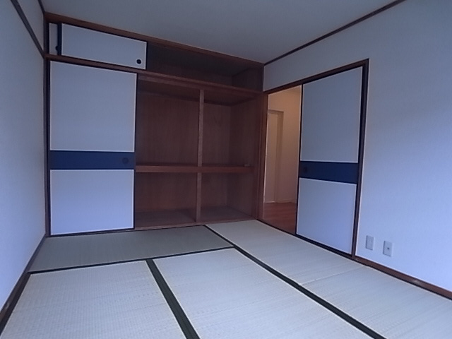 神戸市北区甲栄台１丁目の賃貸マンションの収納