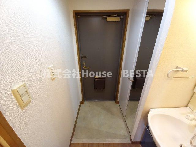 プレサンス神戸みなと元町の玄関