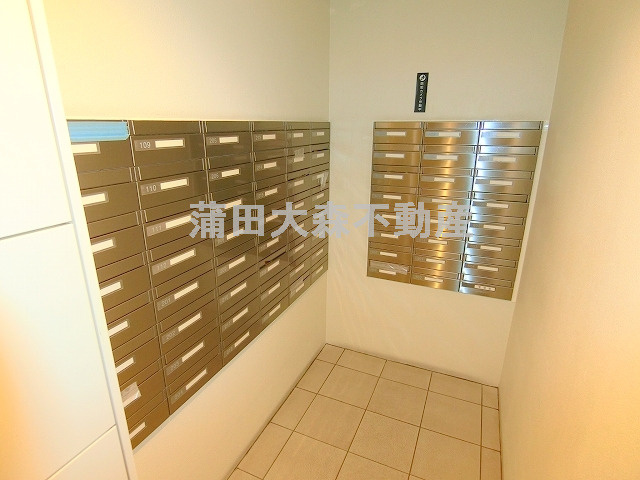 ガーデン萩中のエントランス