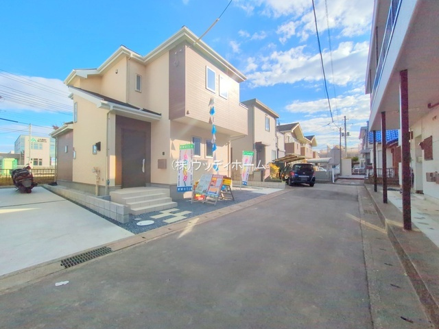 春日部市中央　新築一戸建て　2号棟の前面道路含む現地写真