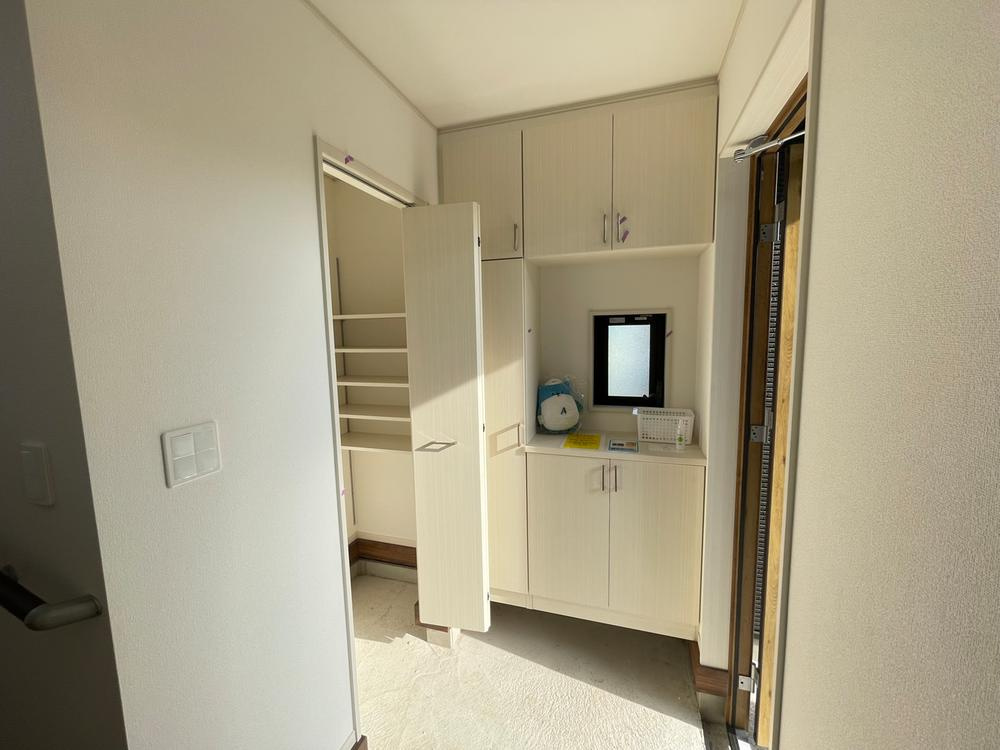 佐野市葛生西1丁目　新築戸建3の玄関