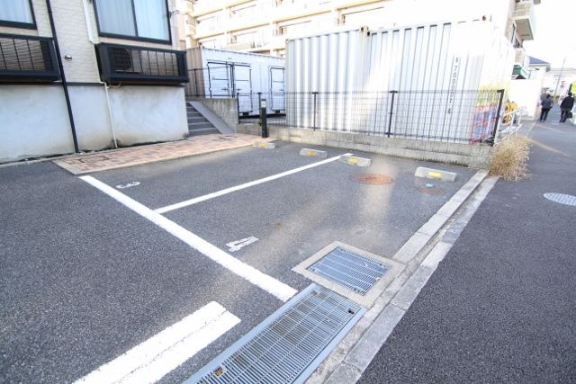 レオパレスさくらアベニューの駐車場