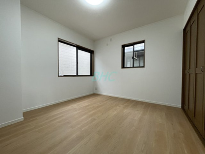 【洋室】 | 大萱７丁目 | シンプル・イズ・ベストが基本。プレーンな空間を自分好みに。いつまでも快適に暮せる住まいへ
