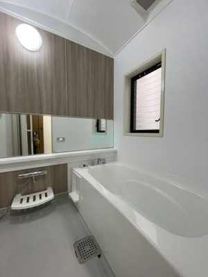 【浴室】 | 大萱７丁目 | 一日の疲れを癒すバスルームは、心地よいリラックスを叶える清潔感溢れる美しい空間です。