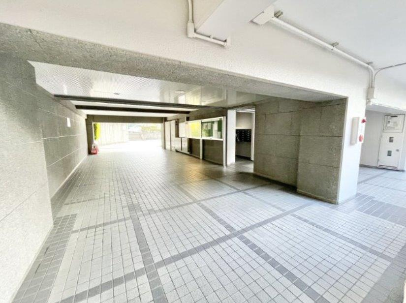 ライツシティ東寝屋川弐番館のエントランス|ロビー
■物件内覧・資金計画相談・住宅ローン相談、リフォーム相談、お問合せ受付中■
※当日・翌日のご内覧、ご相談はお電話でのお問合せがスムーズです！