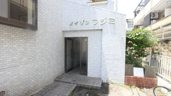 メイゾンフジミのエントランス