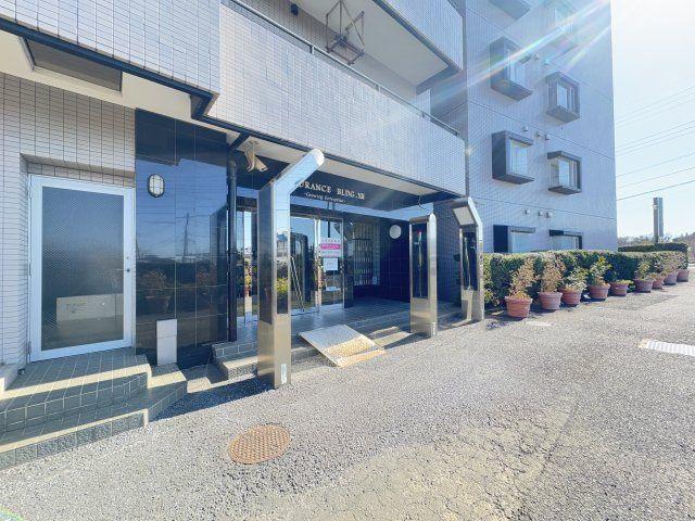 INSURANCE BLDG.ＸⅢのエントランス