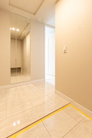 グランドメゾン新梅田タワー THE CLUB RESIDENCEの玄関