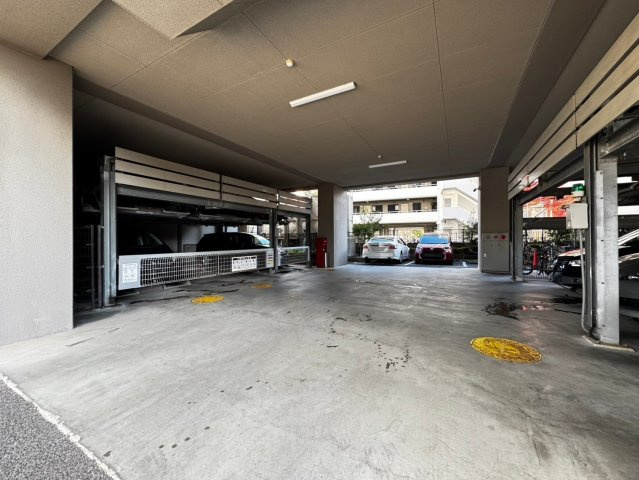 サーパス鳴尾の駐車場