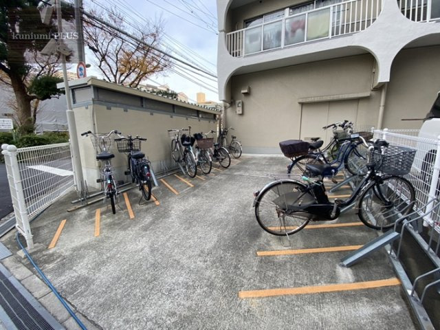 日商岩井京橋ハイツの駐輪場