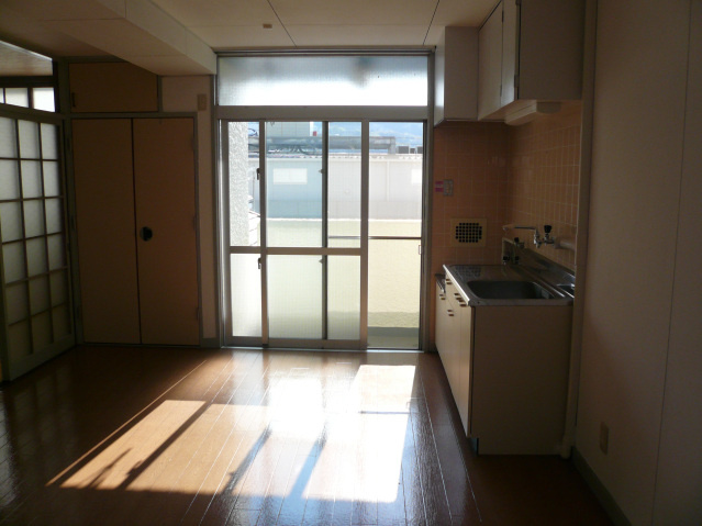 田坂ビルの居間・リビング|ゆったりとした居間です