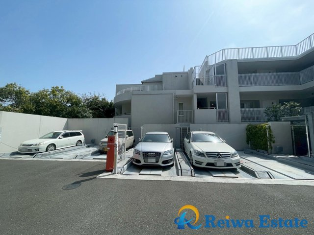 グランドメゾン茅ヶ崎東海岸の駐車場