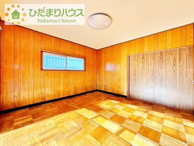 【寝室】 | 阿見町曙　中古戸建 | 広めの主寝室は、ベッドの他にもパソコンデスクやドレッサーなども置けちゃいます(*^-^*)