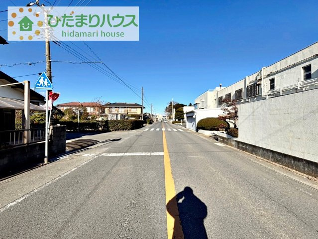 【前面道路含む現地写真】 | 阿見町曙　中古戸建 | 前面道路は車通り少ないので安心です☆彡