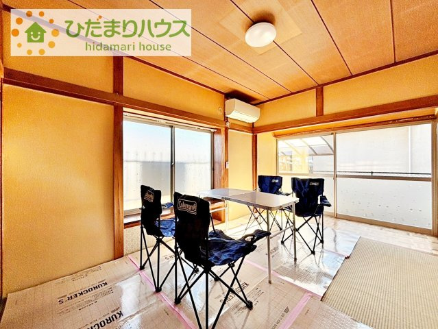 【居間・リビング】 | 阿見町曙　中古戸建 | リビングの大きな窓からは、暖かな日の光が降り注ぎます・・・