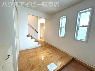 【玄関】 | 岐阜市鹿島町！三井ホームさん施工の中古住宅築22年！2階にリビングのあるお家！お車スペース3台可能！ | 岐阜市鹿島町！三井ホームさん施工の中古住宅築22年！2階にリビングのあるお家！お車スペース3台可能！