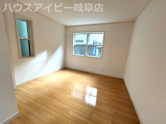 【洋室】 | 岐阜市鹿島町！三井ホームさん施工の中古住宅築22年！2階にリビングのあるお家！お車スペース3台可能！ | 岐阜市鹿島町！三井ホームさん施工の中古住宅築22年！2階にリビングのあるお家！お車スペース3台可能！