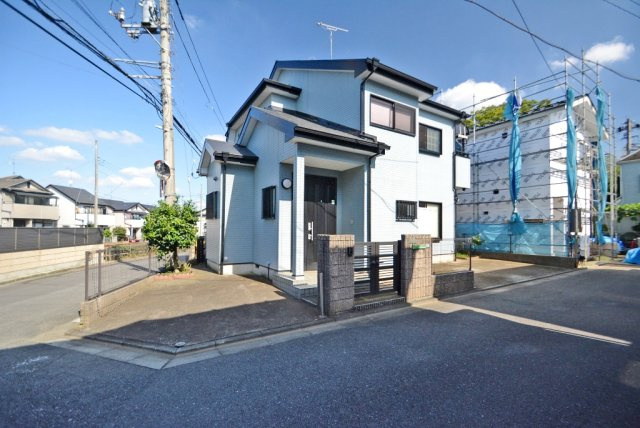 富士見市渡戸３丁目の中古一戸建の外観|敷地約40坪！
全居室6帖以上の4LDK+駐車2台分
資料請求やご見学などお気軽にお問い合わせください。