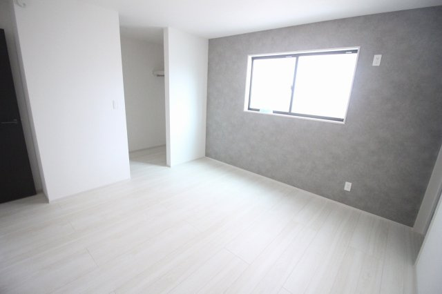 グラファーレ　小山市城東4丁目 2期の寝室|アクセントクロスもおしゃれ！