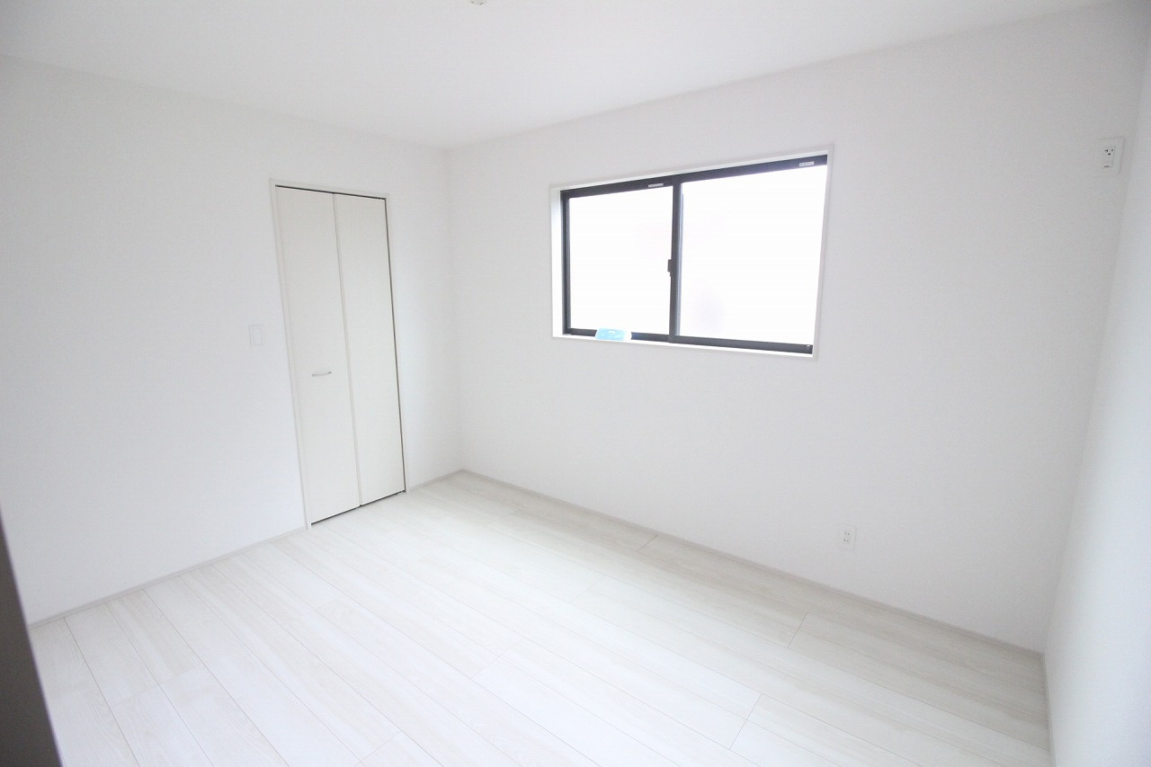 グラファーレ　小山市城東4丁目 2期の洋室|落ち着いた雰囲気の6帖洋室♪