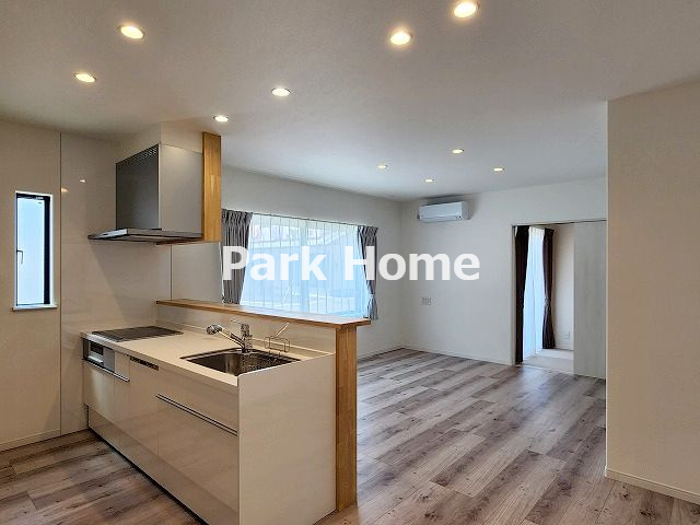 高知市潮新町1丁目　新築戸建ての居間・リビング|１F:16LDK